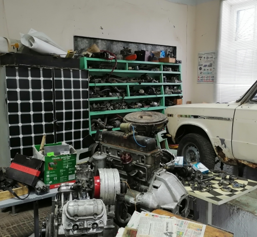 Автомастерская, одна из многих мастерских в ЦОиПО, удивляет количеством деталей.